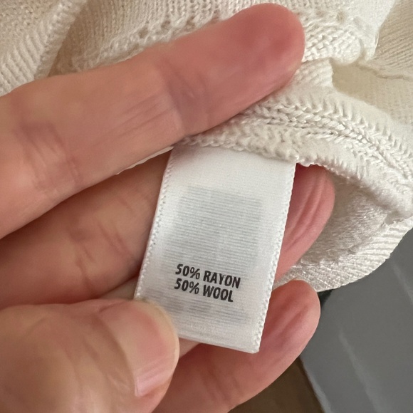 St. John Santana Knit V-Neck Tank Top in Cream Size Medium - Picture 5 of 5